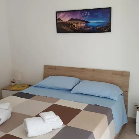 House Isabel Apartman *